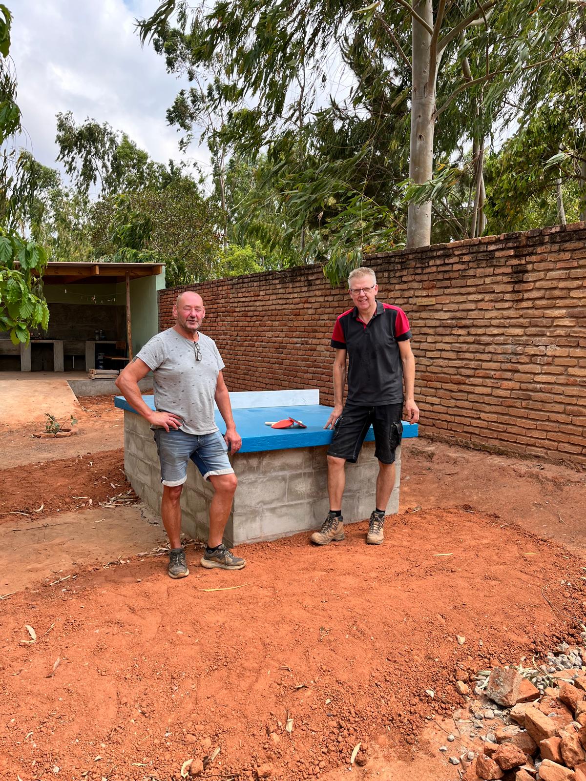 Met hamer en hart in Malawi – het verhaal van Gert en Harry